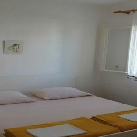 Pinija - Basic Two Bedroom With Terraces A1 - St Apartamento Supetar